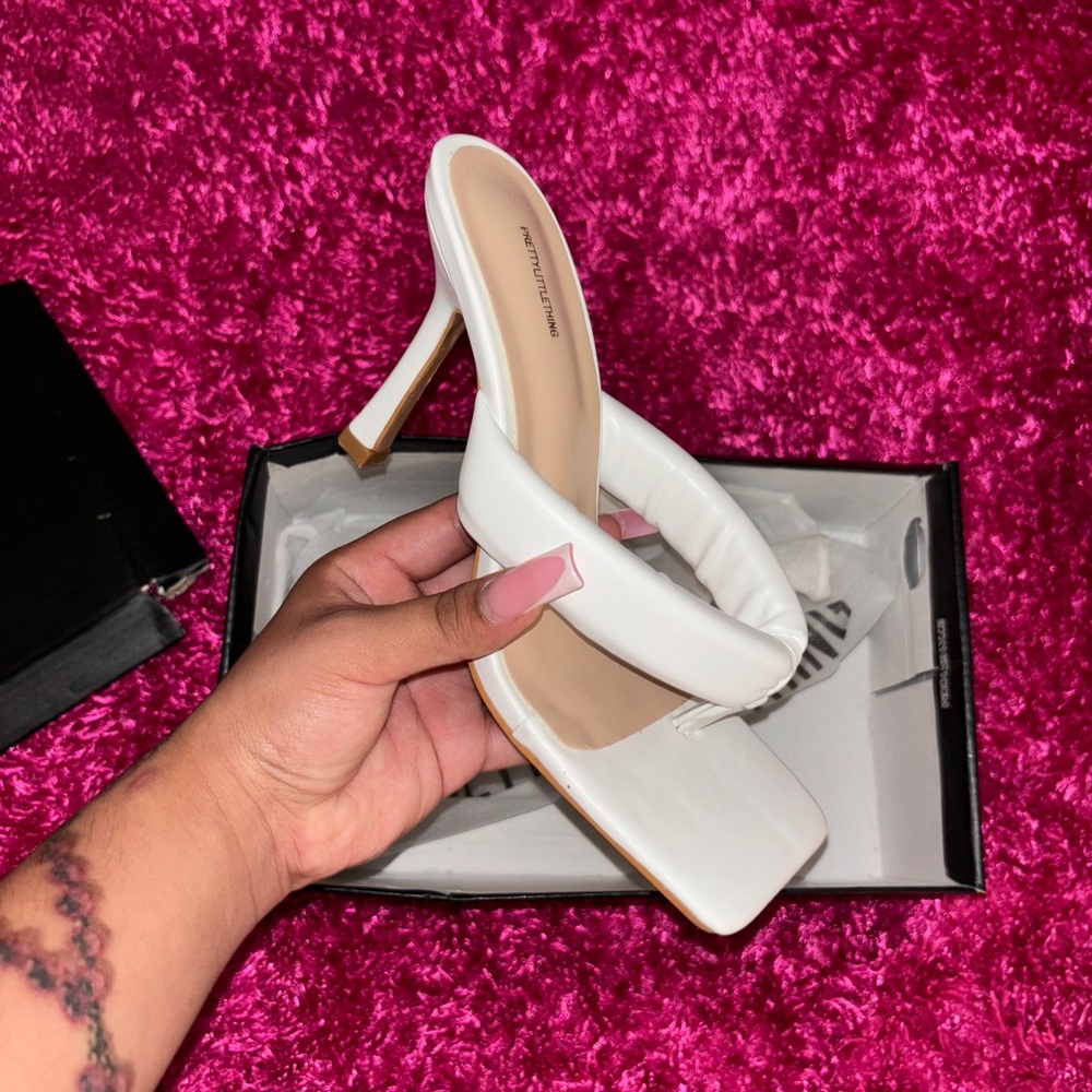 PRETTY LITTLE THING HEELS 🤍🖤